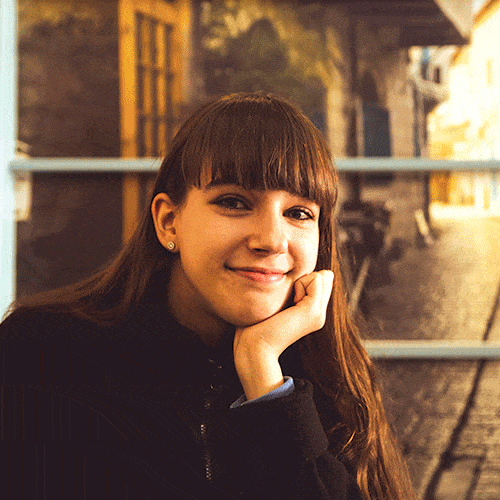 Nicole Headshot